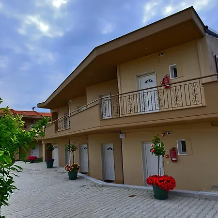 Mente Libre Hotel apartamentowy Nea Plagia